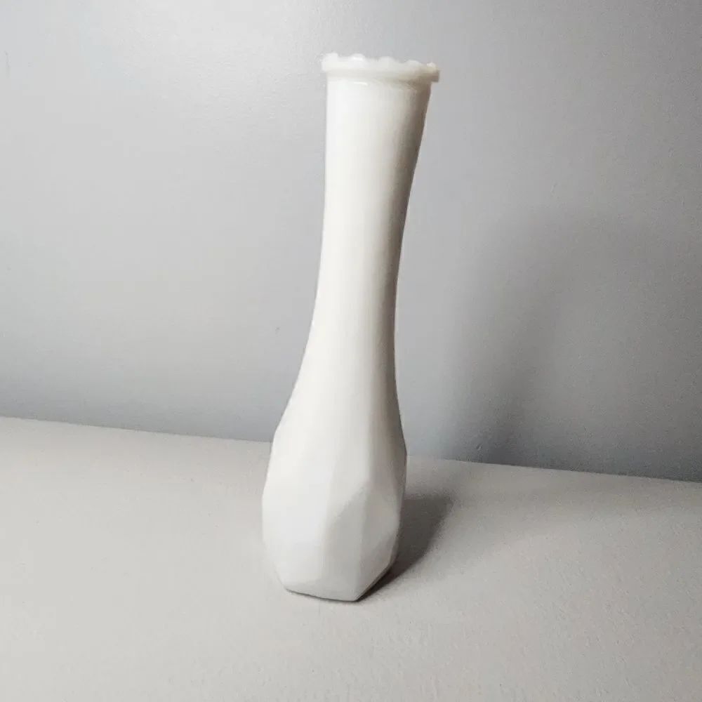 Vtg E. O. BRODY Milk Glass WHITE Bud Vase "M-147" 8-3/4 Tall. GEOMETRIC! MINT